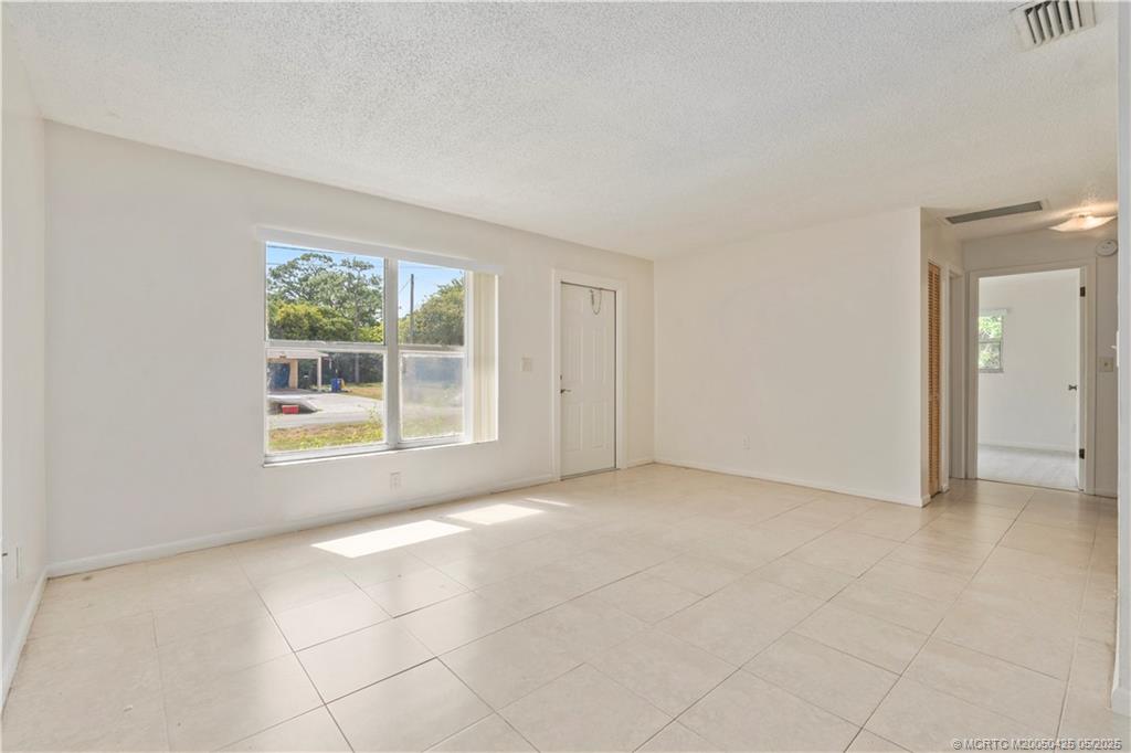 Stuart, Florida 34997, United States, 2 Bedrooms Bedrooms, ,2 BathroomsBathrooms,Residential,Pending,123660
