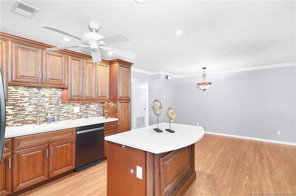 Stuart, Florida 34996, United States, 2 Bedrooms Bedrooms, ,2 BathroomsBathrooms,Residential,Active,52910