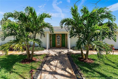 Photo of 333 SE Oriole Avenue, Stuart, FL 34996 (MLS # M20044008)