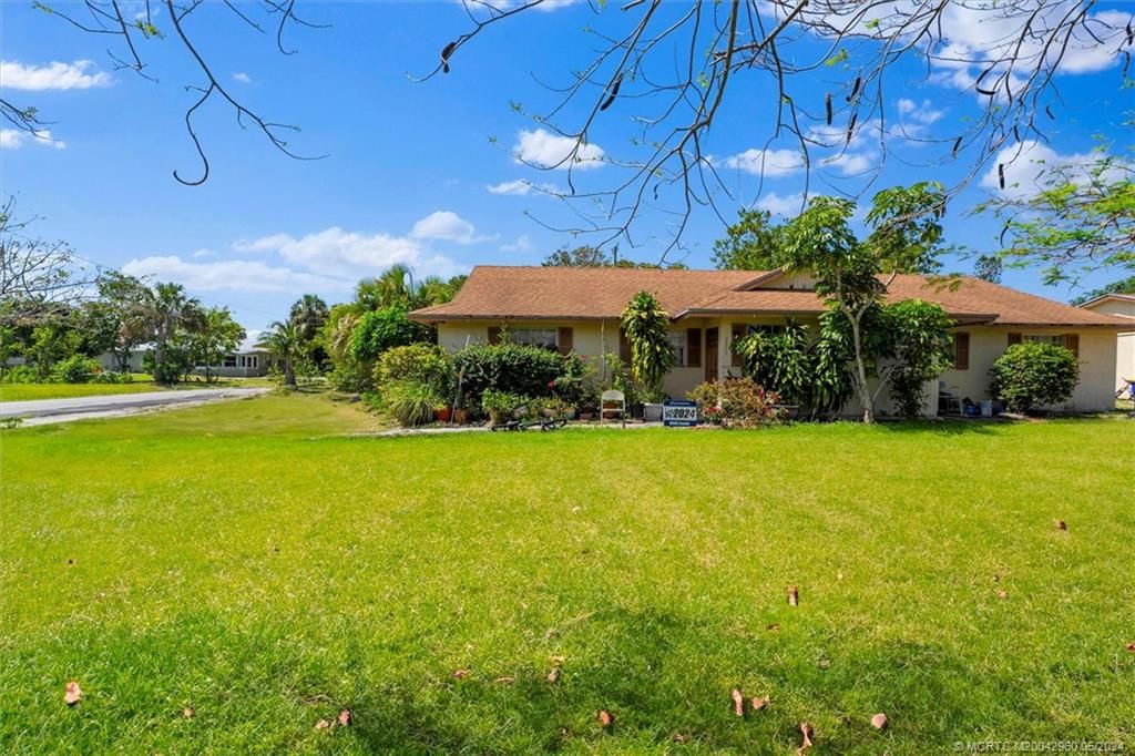 Photo of 3071 SE Clayton Street, Stuart, FL 34997 (MLS # M20042960)