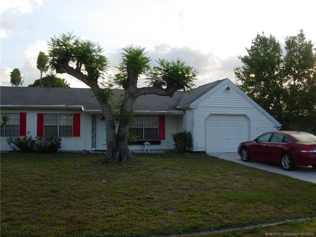 Photo of 1447 SE Grapeland Avenue, Port Saint Lucie, FL 34952 (MLS # M20038637)