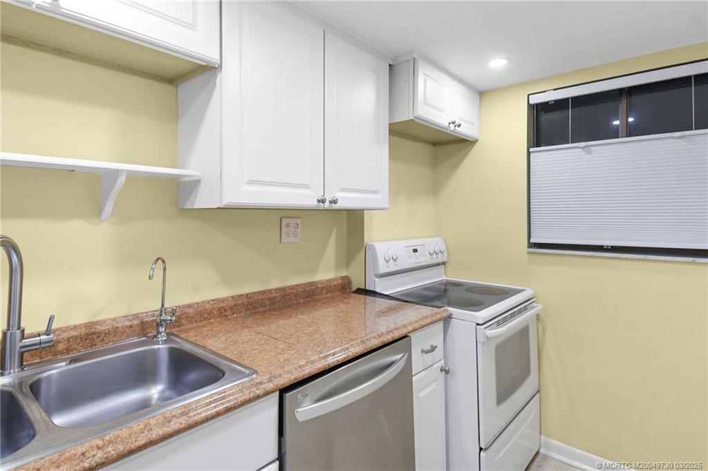 Stuart, Florida 34996, United States, 2 Bedrooms Bedrooms, ,2 BathroomsBathrooms,Residential,Active,91476