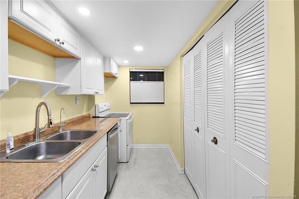 Stuart, Florida 34996, United States, 2 Bedrooms Bedrooms, ,2 BathroomsBathrooms,Residential,Active,91476