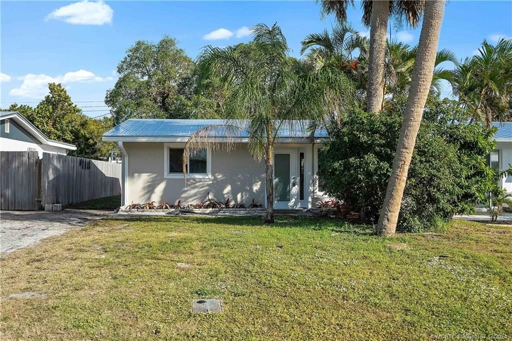 Photo of 417 SE Robalo Court, Stuart, FL 34996 (MLS # M20048157)