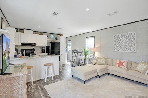 Mobile Home For Sale - 315 NE Cardinal Lane<br/> Jensen Beach, FL 34957