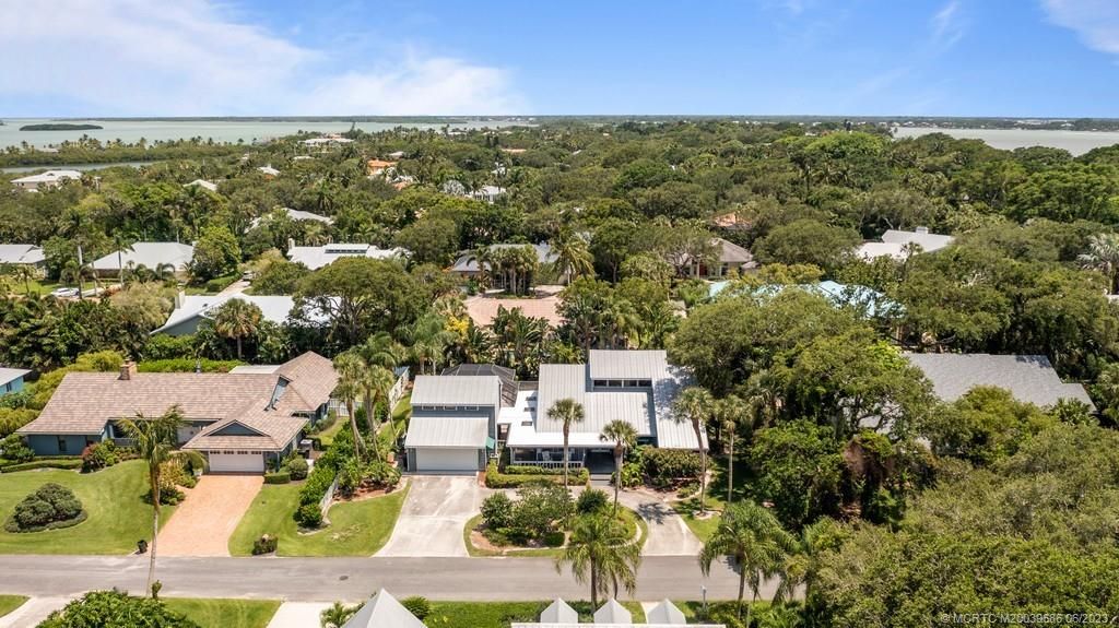 Photo of 6 Kingston Court, Sewalls Point, FL 34996 (MLS # M20039686)