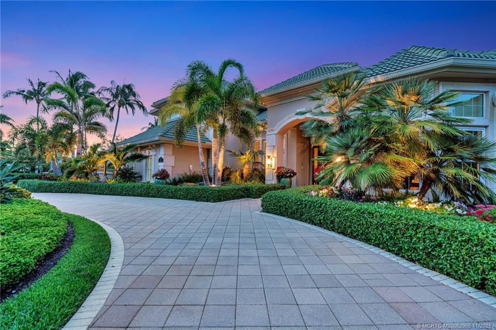 Photo of 7701 SE Manhasset Place, Hobe Sound, FL 33455 (MLS # M20052985)