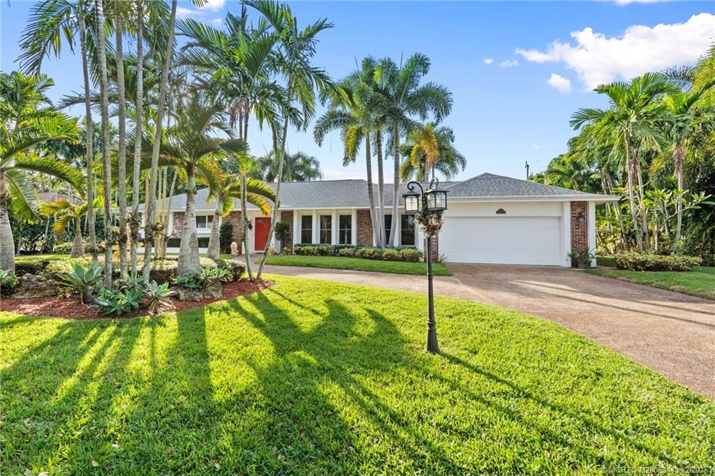 Photo of 8 Bell Lane, Palm Springs, FL 33406 (MLS # M20053449)