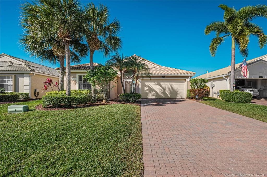 Photo of 865 SE Westminster Place, Stuart, FL 34997 (MLS # M20049587)