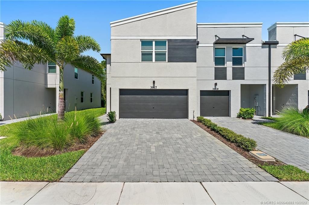 Photo of 3917 SE Mentmore Lane, Stuart, FL 34997 (MLS # M20040693)