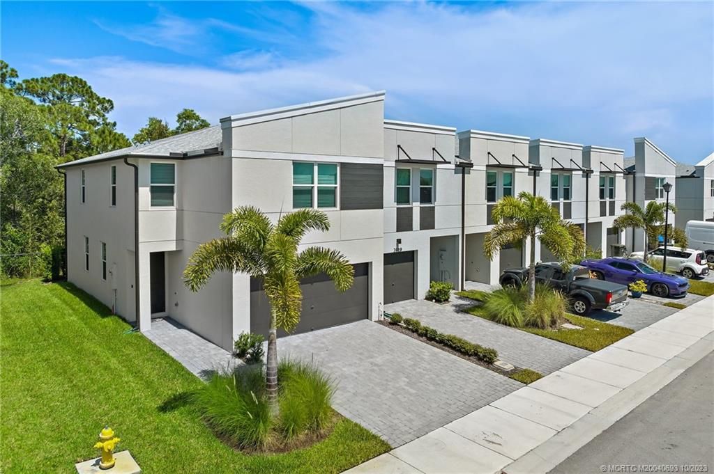 Photo of 3917 SE Mentmore Lane, Stuart, FL 34997 (MLS # M20040693)