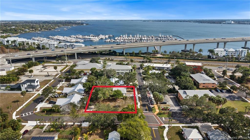 621 NW Australian Street