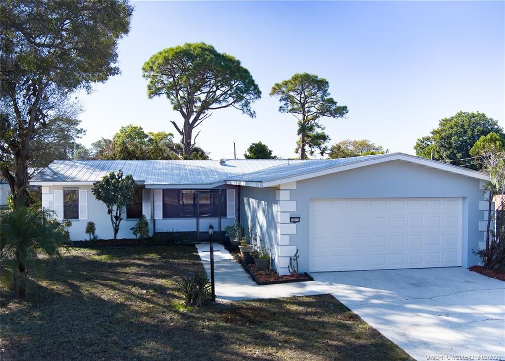 Photo of 1015 Martinique Avenue, Fort Pierce, FL 34982 (MLS # M20054213)