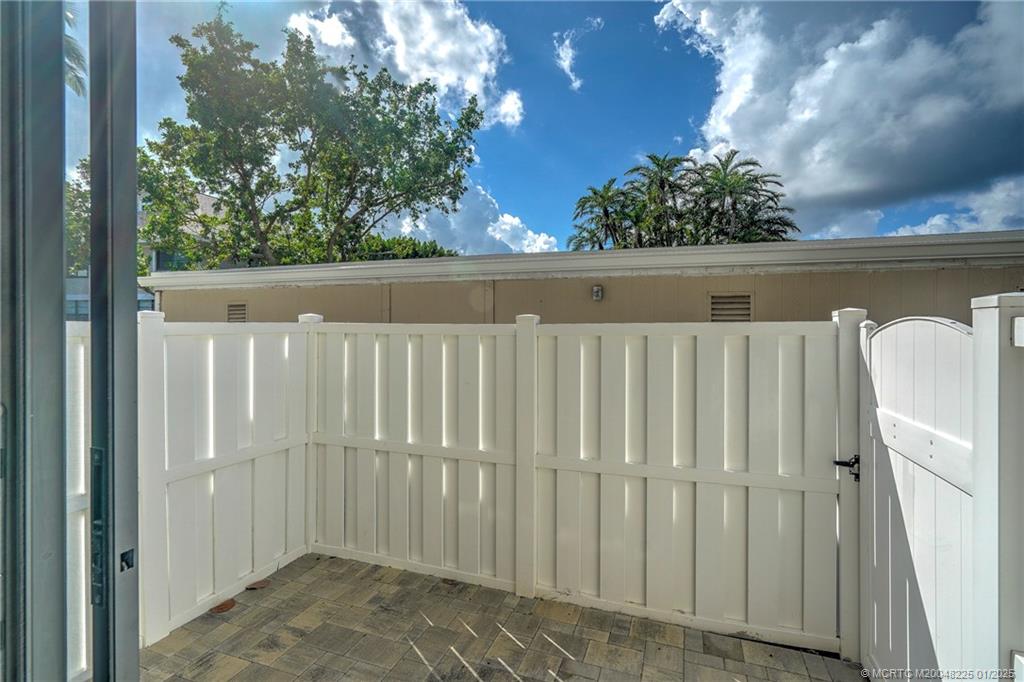 Stuart, Florida 34996, United States, 2 Bedrooms Bedrooms, ,2 BathroomsBathrooms,Residential,Active,24021