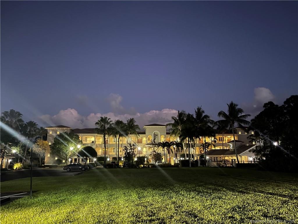 Photo of 944 SE Willoughby Trace #944, Stuart, FL 34997 (MLS # M20037991)