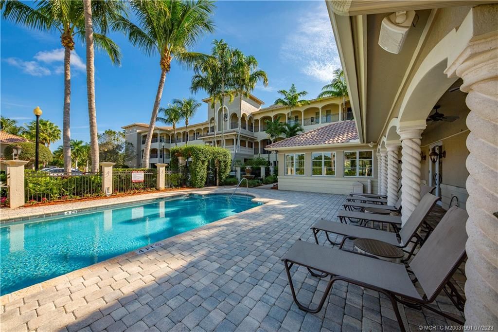 Photo of 944 SE Willoughby Trace #944, Stuart, FL 34997 (MLS # M20037991)