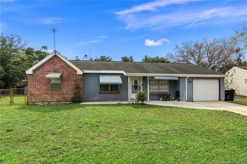 Photo of 425 SW Kentwood Road, Port Saint Lucie, FL 34953 (MLS # M20043435)