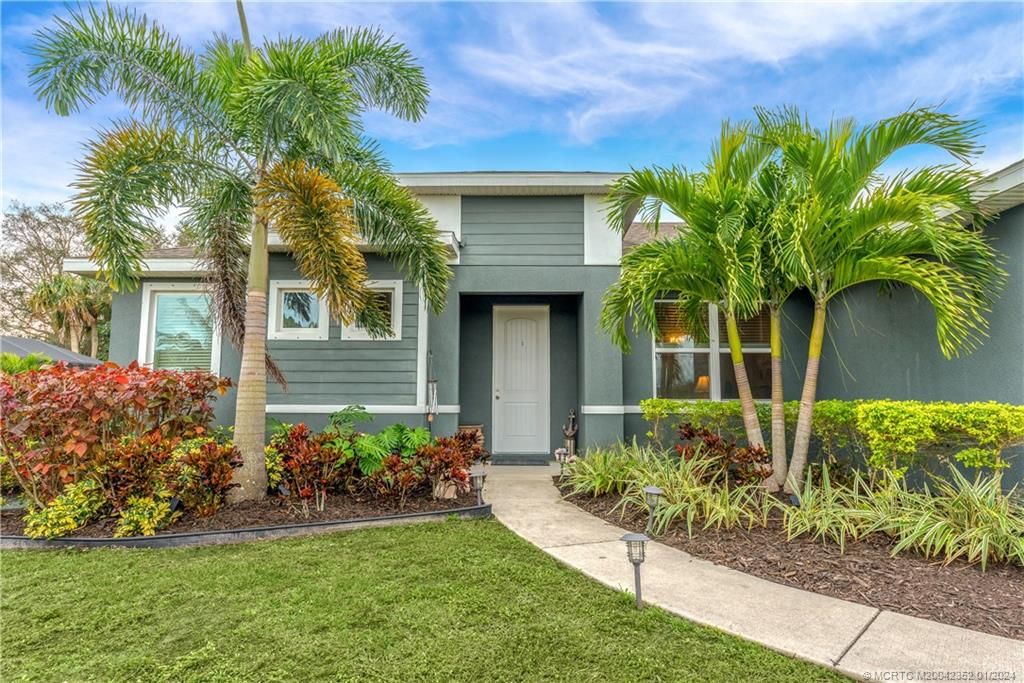 Photo of 912 SW Haleyberry Avenue, Port Saint Lucie, FL 34953 (MLS # M20042352)