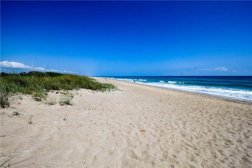 Stuart, Florida 34996, United States, 2 Bedrooms Bedrooms, ,2 BathroomsBathrooms,Residential,Active,230082