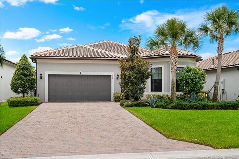 Homes For Sale - 518 SE Crathes Street<br/> Port St. Lucie, FL 34984