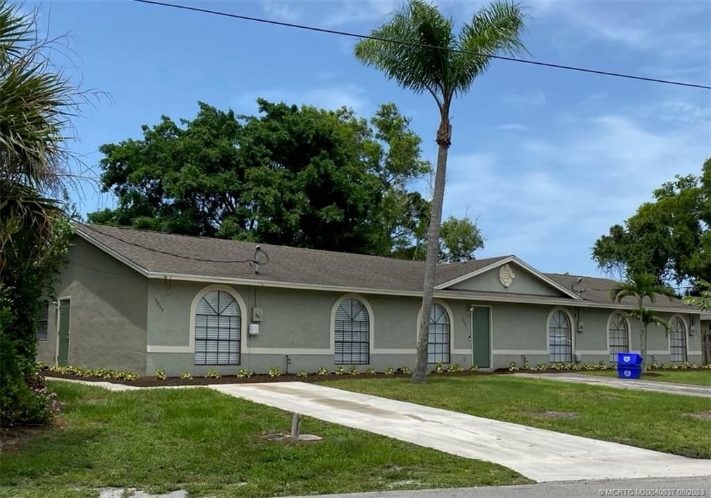 Photo of 5043 SE Primrose Way, Stuart, FL 34997 (MLS # M20040937)