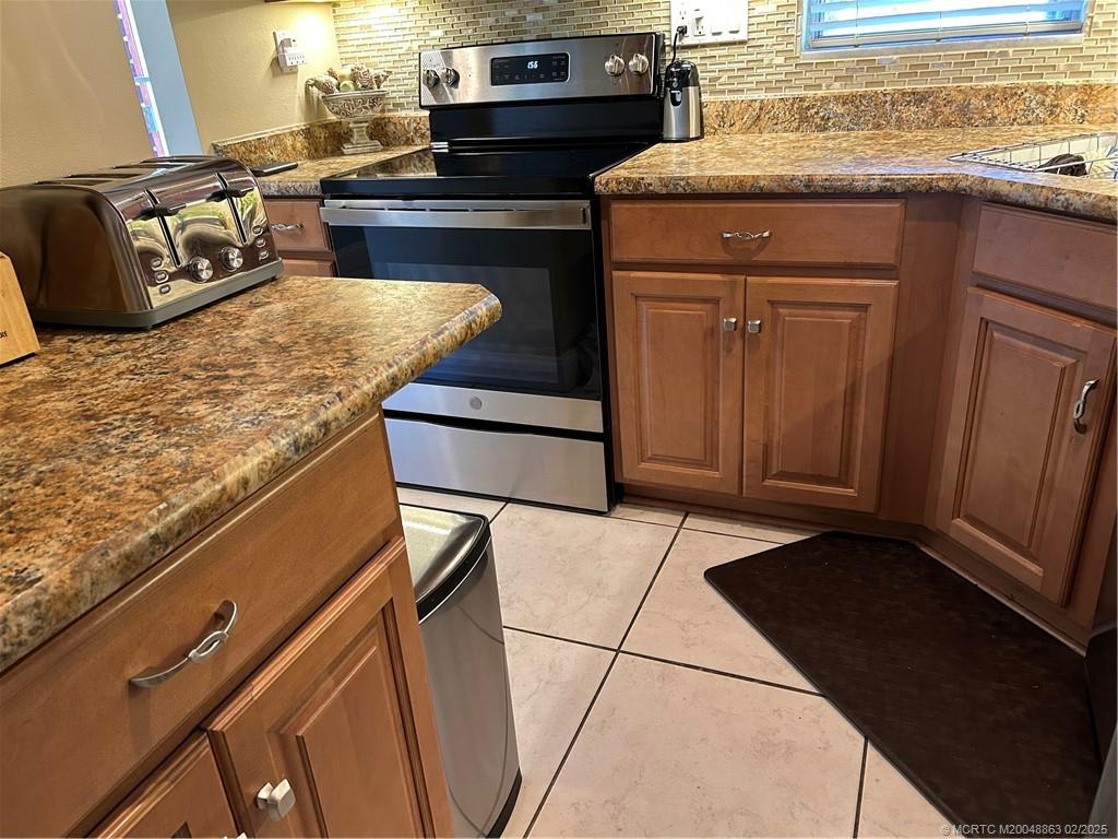 Stuart, Florida 34994, United States, 2 Bedrooms Bedrooms, ,2 BathroomsBathrooms,Residential,Pending,10842