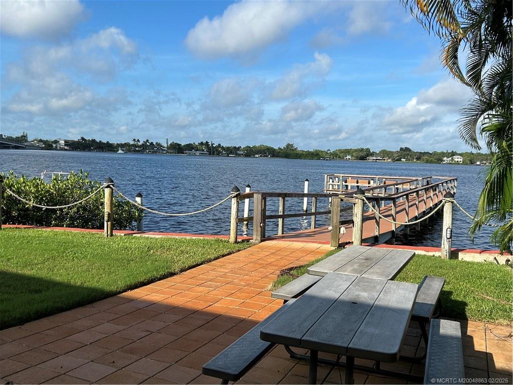 Stuart, Florida 34994, United States, 2 Bedrooms Bedrooms, ,2 BathroomsBathrooms,Residential,Pending,10842