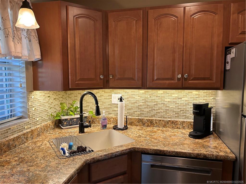 Stuart, Florida 34994, United States, 2 Bedrooms Bedrooms, ,2 BathroomsBathrooms,Residential,Pending,10842
