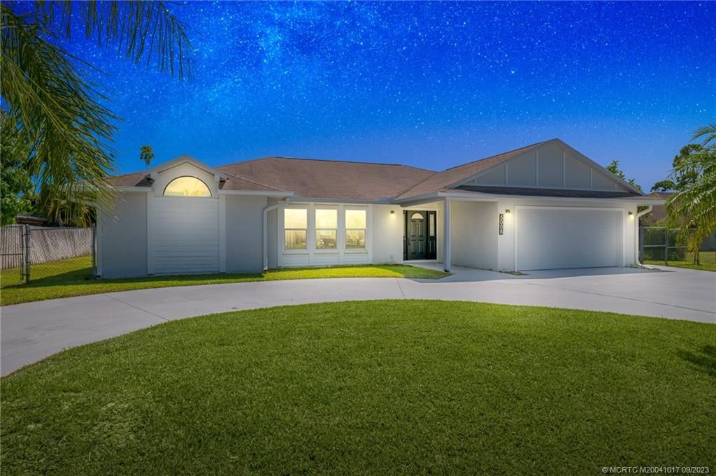 Photo of 5008 SE Major Way, Stuart, FL 34997 (MLS # M20041017)