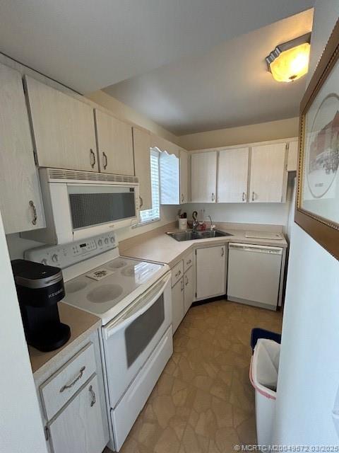 Stuart, Florida 34994, United States, 1 Bedroom Bedrooms, ,1 BathroomBathrooms,Residential,Active,85454