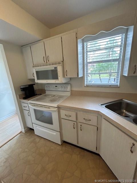 Stuart, Florida 34994, United States, 1 Bedroom Bedrooms, ,1 BathroomBathrooms,Residential,Active,85454
