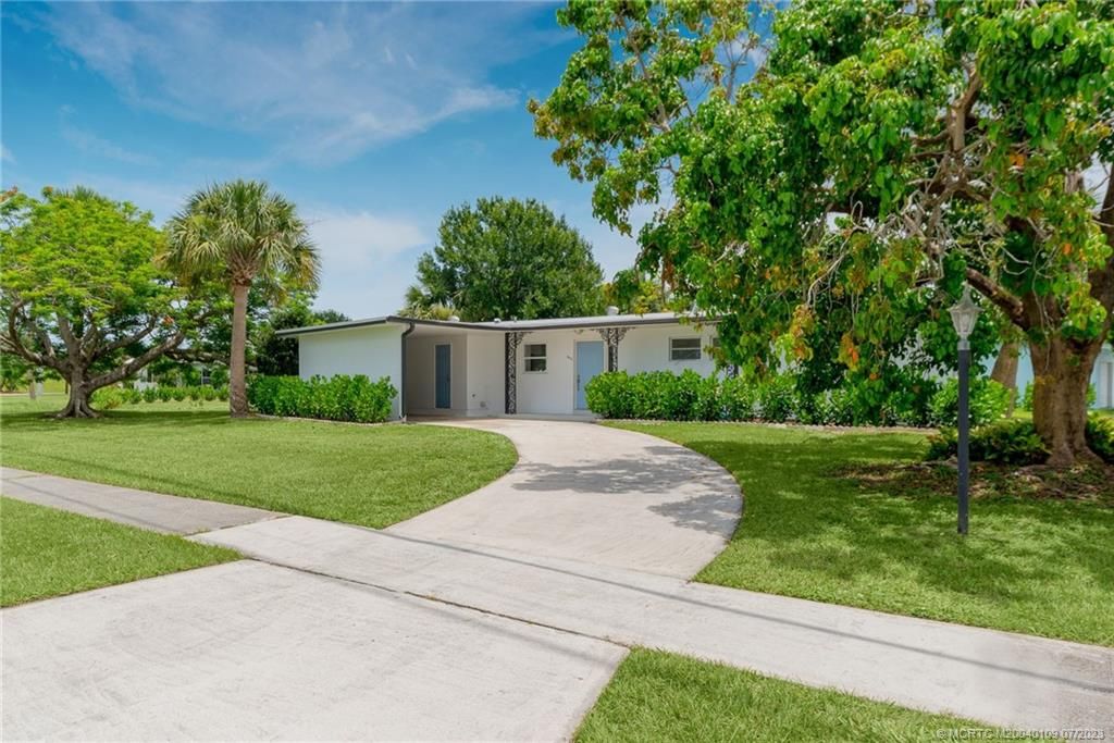 Photo of 2801 SE Morningside Boulevard, Port Saint Lucie, FL 34952 (MLS # M20040109)