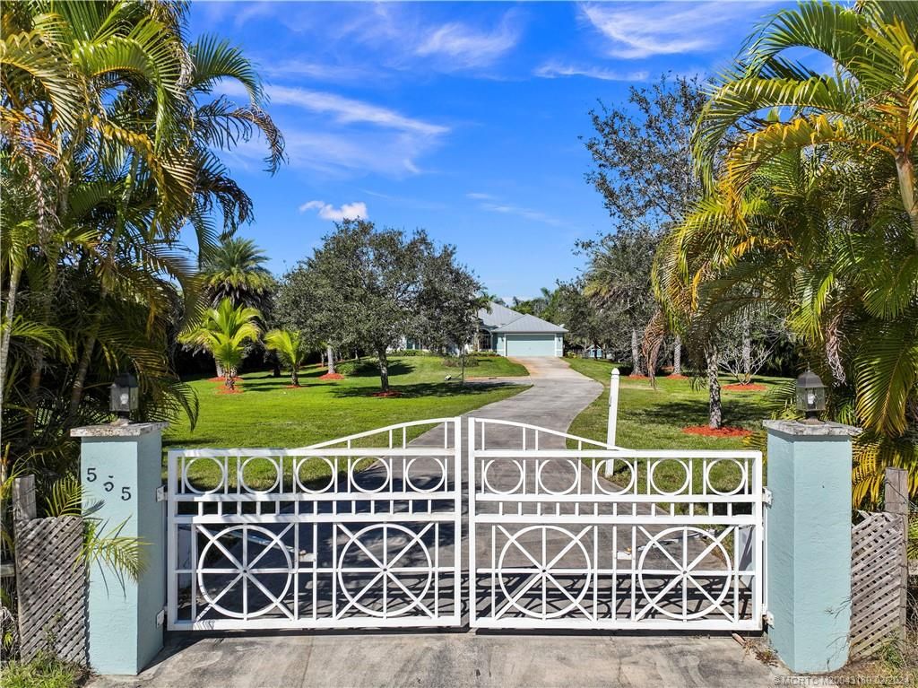 Photo of 555 SE Salerno Road, Stuart, FL 34997 (MLS # M20043180)