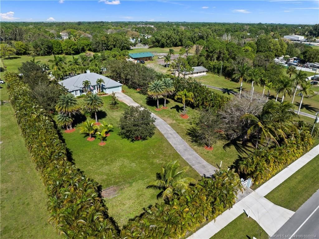 Photo of 555 SE Salerno Road, Stuart, FL 34997 (MLS # M20043180)