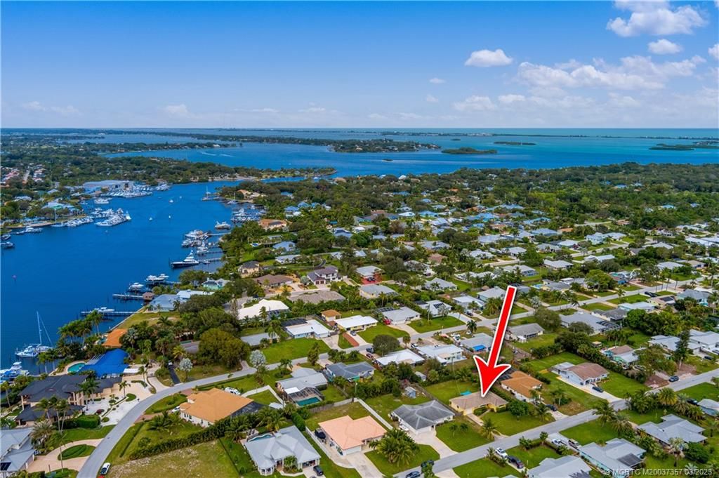 Photo of 4619 SE Bayshore Terrace, Stuart, FL 34997 (MLS # M20037357)