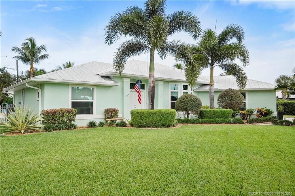 Photo of 4589 SE Pompano Terrace, Stuart, FL 34997 (MLS # M20051196)