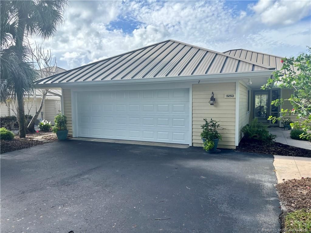 Photo of 5253 SE Club Way, Stuart, FL 34997 (MLS # M20054040)