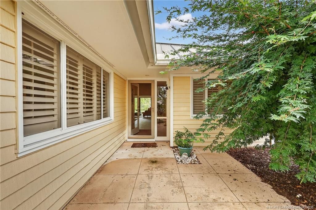 Photo of 5253 SE Club Way, Stuart, FL 34997 (MLS # M20054040)
