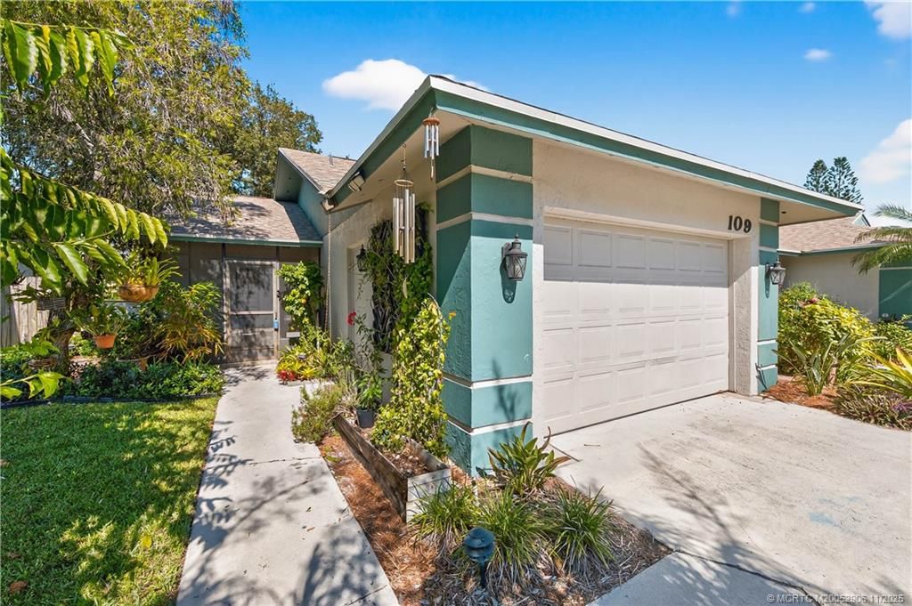 Photo of 109 SE Taho Terrace, Stuart, FL 34997 (MLS # M20052906)