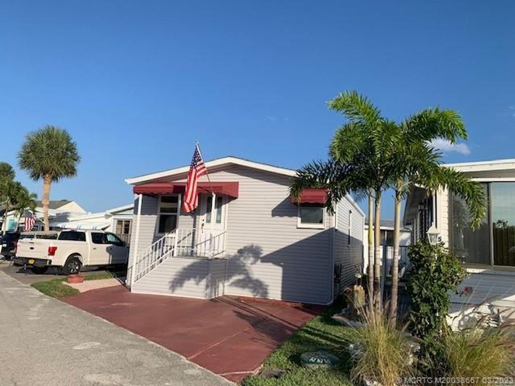 Photo of 536 Nettles Boulevard, Jensen Beach, FL 34957 (MLS # M20038667)