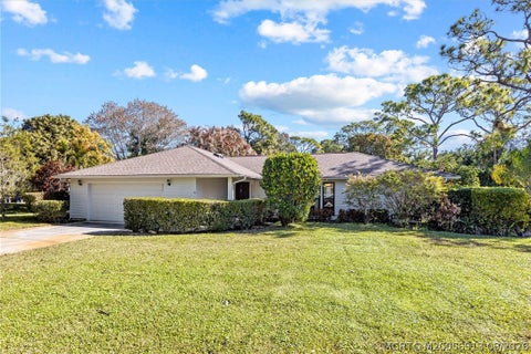 Photo of 571 NE Town Terrace, Jensen Beach, FL 34957 (MLS # M20056913)