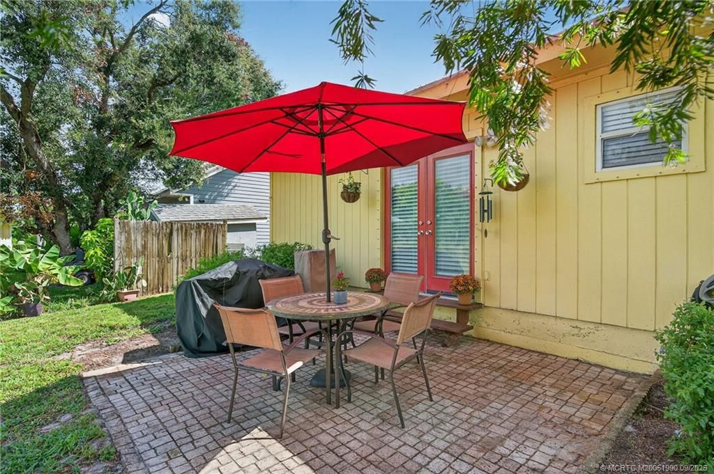 Photo of 5540 SE Colee Avenue, Stuart, FL 34997 (MLS # M20051990)