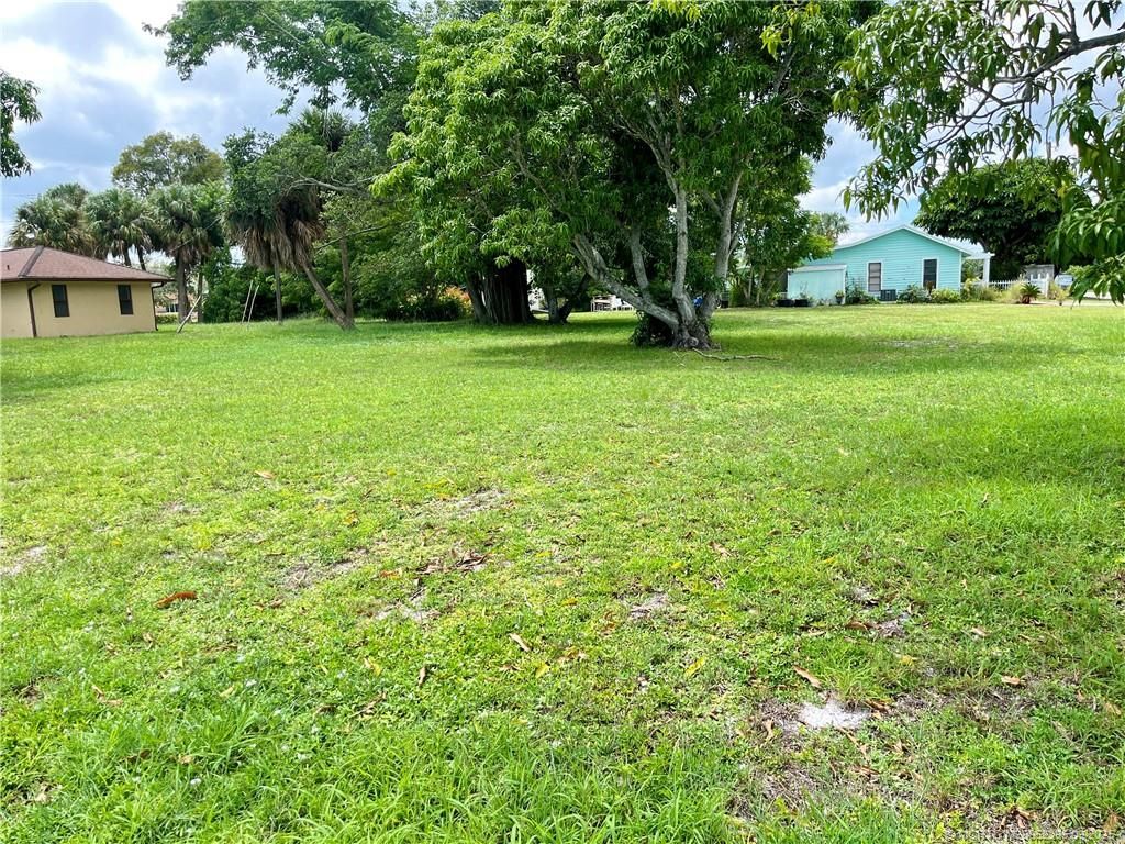 Photo of - SE 10th Street, Stuart, FL 34996 (MLS # M20052295)