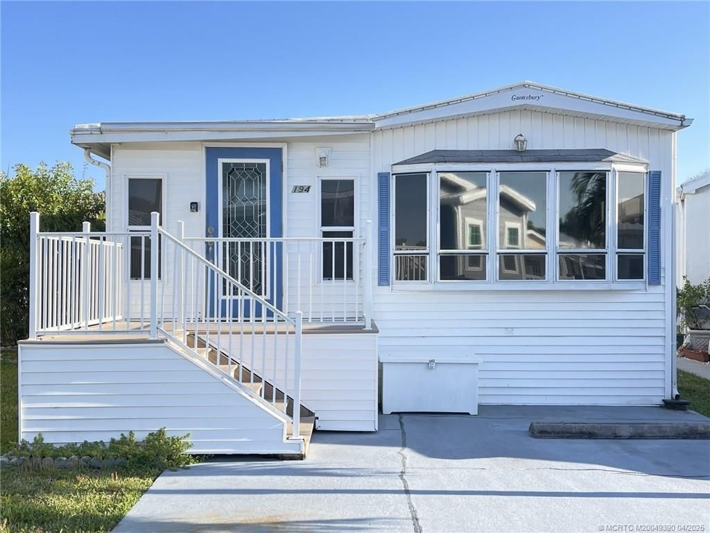 Photo of 194 Nettles Boulevard, Jensen Beach, FL 34957 (MLS # M20049390)