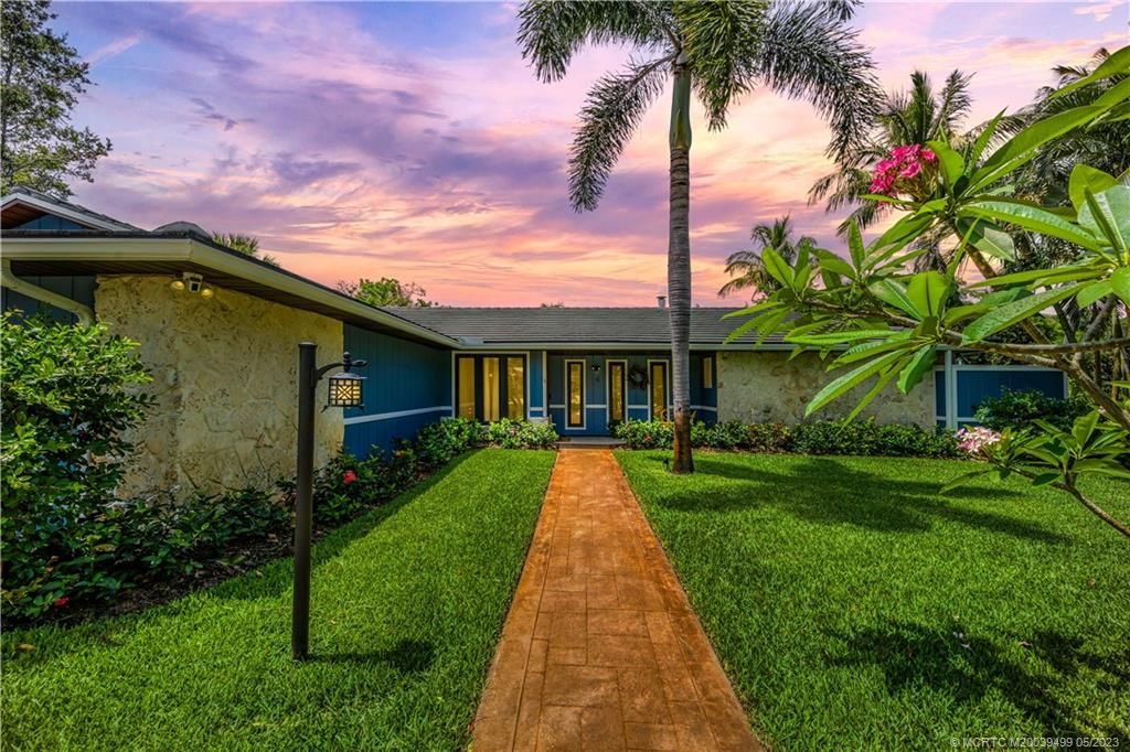 Photo of 4 Ridgeview Road N, Stuart, FL 34996 (MLS # M20039499)