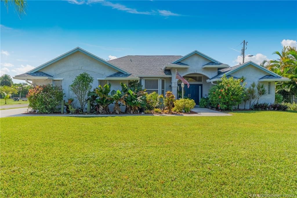 Photo of 5374 SE Horseshoe Point Road, Stuart, FL 34997 (MLS # M20036397)