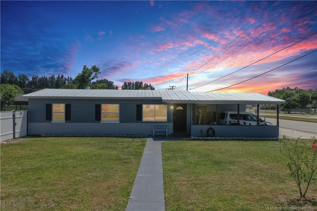 Photo of 2409 Elizabeth Avenue, Fort Pierce, FL 34982 (MLS # M20038886)