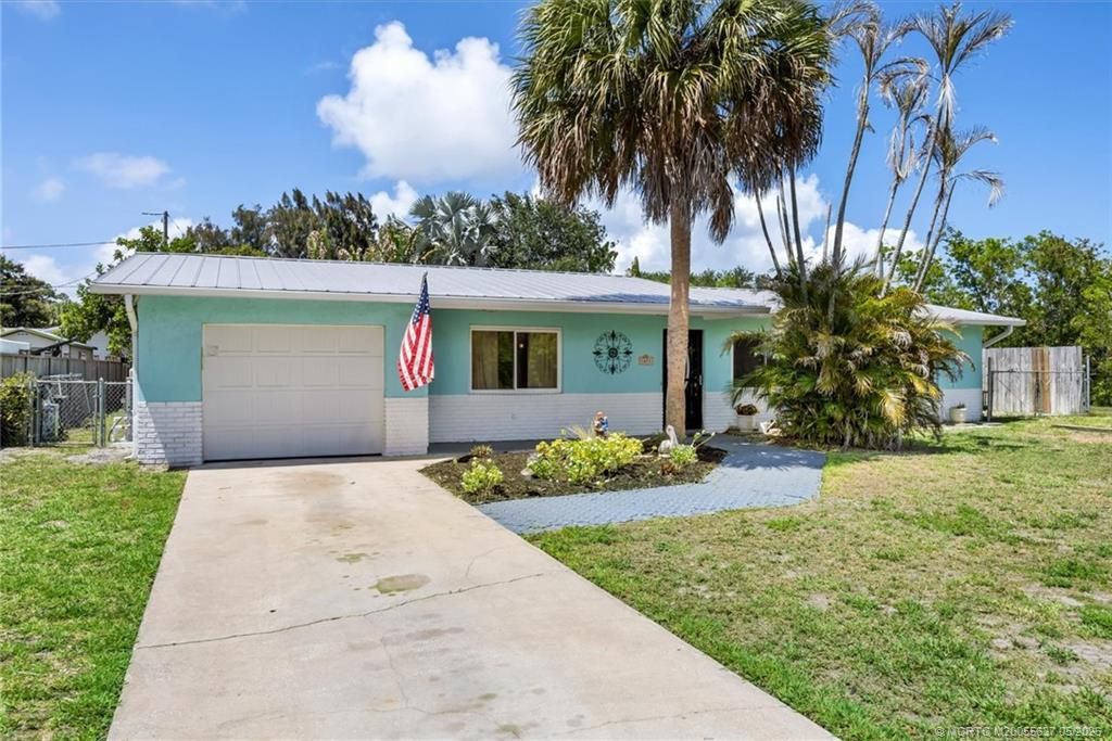 Photo of 1671 SE 11th Street, Stuart, FL 34996 (MLS # M20055637)
