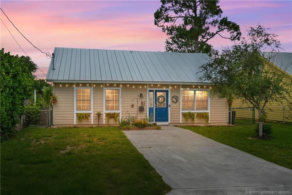 Photo of 5550 SE Colee Avenue, Stuart, FL 34997 (MLS # M20050972)