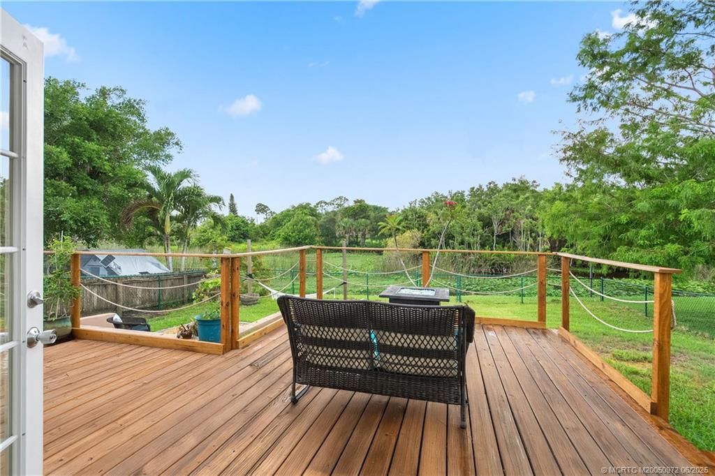 Photo of 5550 SE Colee Avenue, Stuart, FL 34997 (MLS # M20050972)